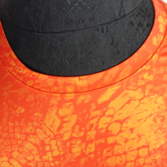 🎈Under Armour Heat Gear Top Fitted Shirt - Picture 2 of 5